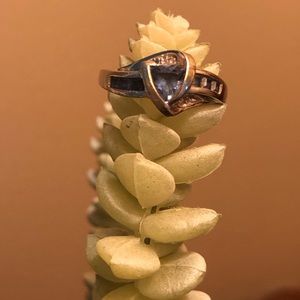 10k white gold w/blue gems and diamonds size 6 1/2